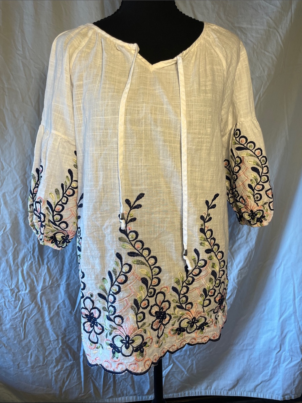 Kindred White Embroidered Peasant Blouse with Floral Accents